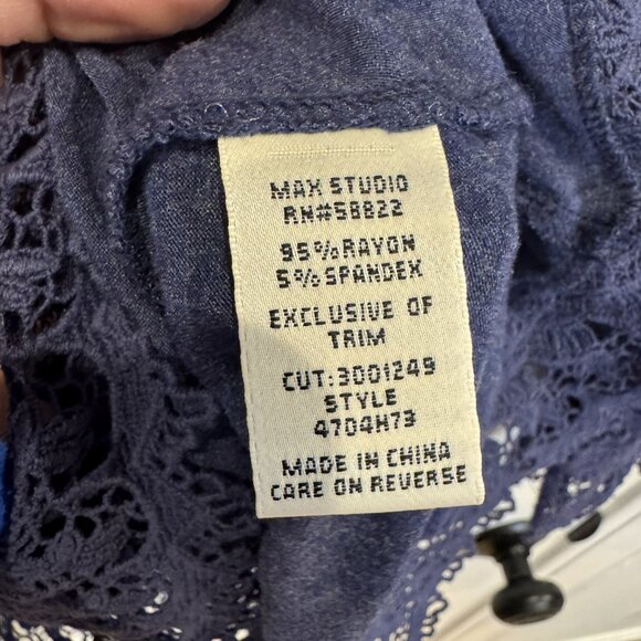 Max Studio XL Navy Blue Tunic Top Lace Trim Details Scoop Neck 3/4 Sleeves EUC - Picture 5 of 7